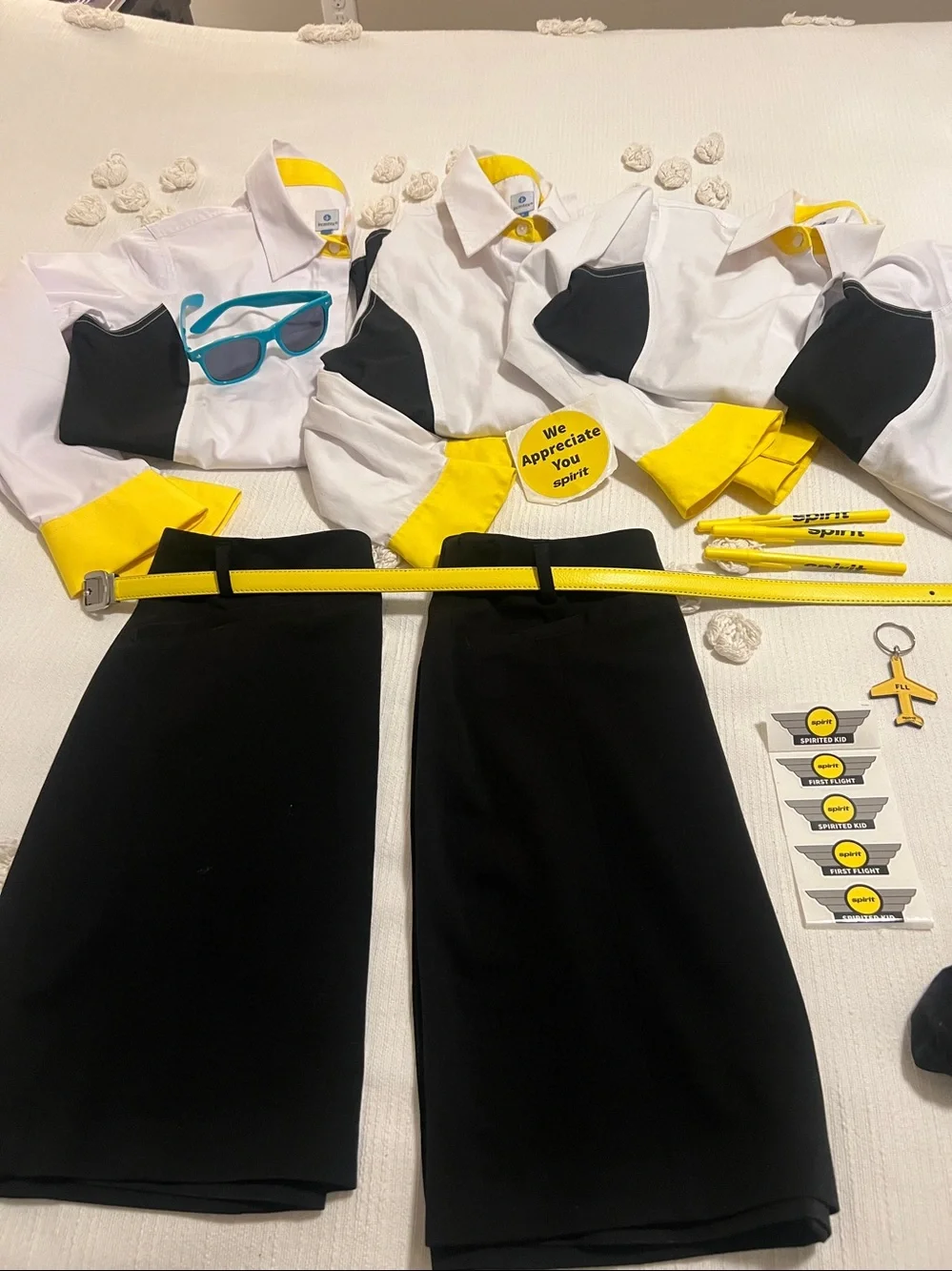Spirit Airlines flight attendant Crew uniform pieces plus extras - Picture 3 of 8